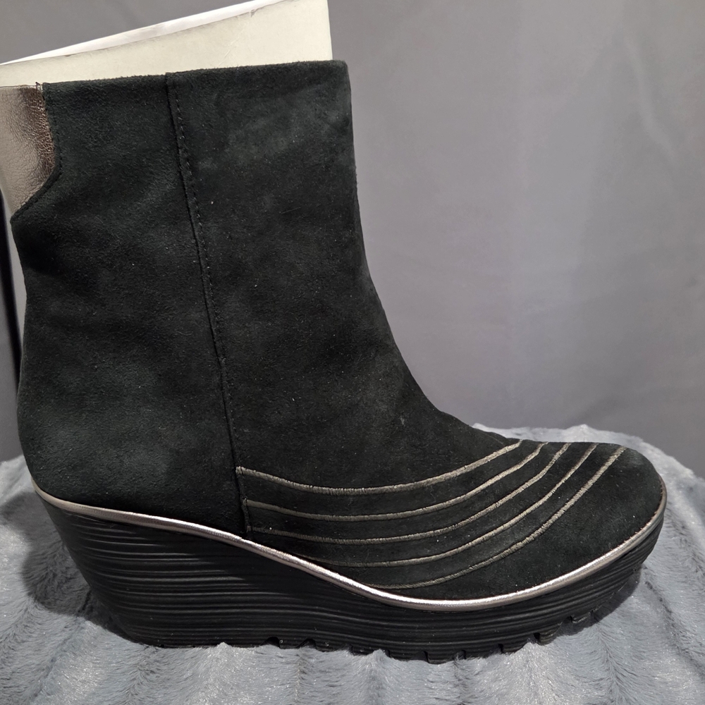Elegant Fly London Black and Gold Suede Women's Boots Size 9.5 (40 EU) - Picture 2 of 7